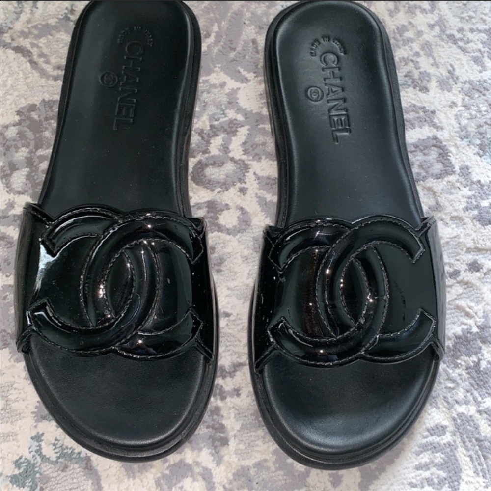 Chanel slides